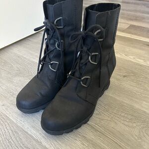 women’s sorel leather lace-up boots